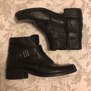 ON HOLD Leather boots with buckle
